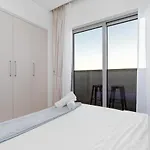 White Sage - Elegant Apartment With Unobstructed City Views