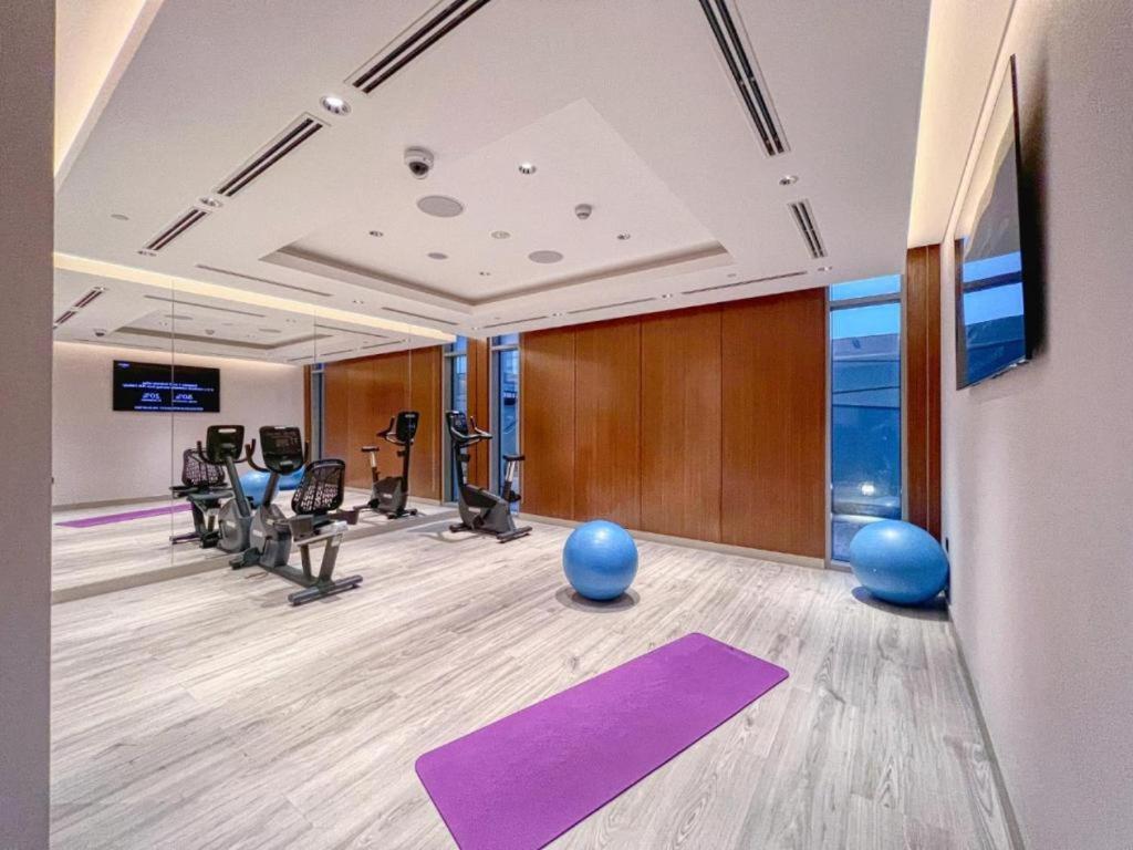 White Sage - Elegant With Unobstructed Views Apartment